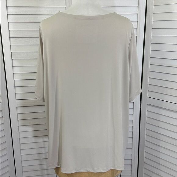 Susan Graver Modern Essential Top Size 2X Liquid Knit Short Sleeve - Picture 6 of 9